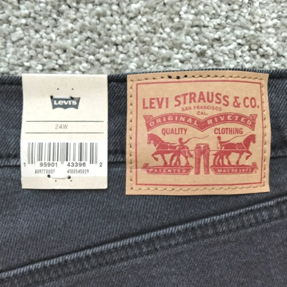 NWT 24W Levi's Wedgie Straight Distressed Jeans - Picture 9 of 14